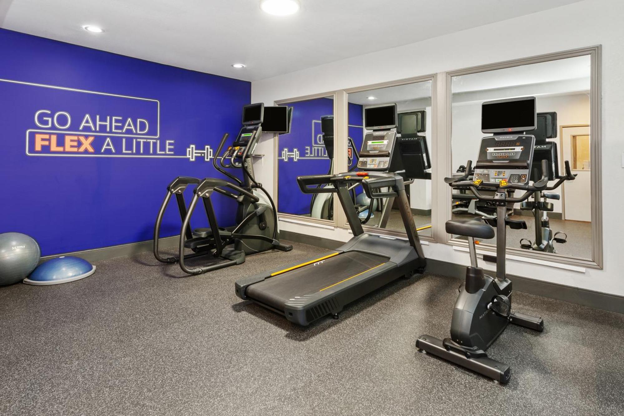 Holiday Inn Express & Suites Carmel North - Westfield By Ihg Exteriör bild