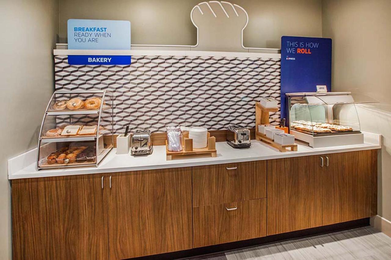 Holiday Inn Express & Suites Carmel North - Westfield By Ihg Exteriör bild